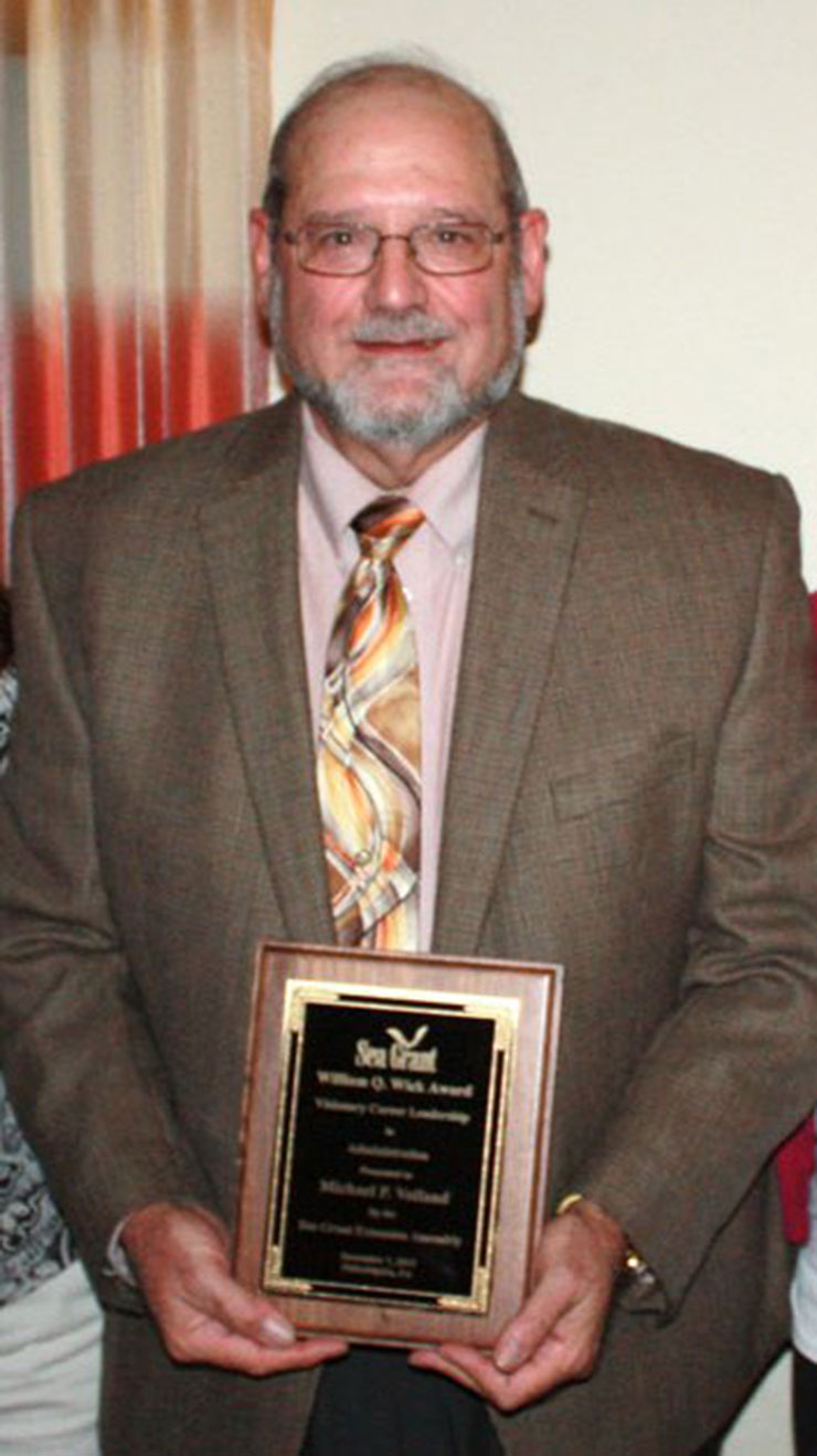 Voiland holds his award.