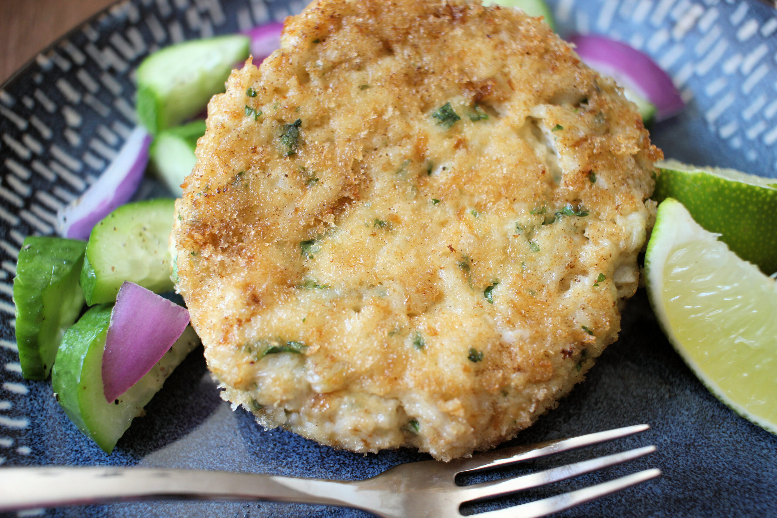 Crab cakes with fresh lime