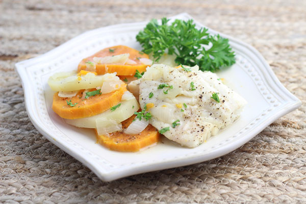 Fish fillet with sweet potatoes, onions and parsley
