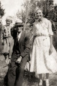 black and white photo of Shellie and Mary Davis with Elbert Lee Davis 