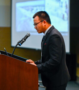 Lin Xiong, East Carolina University, delivers a Lightning Talk.