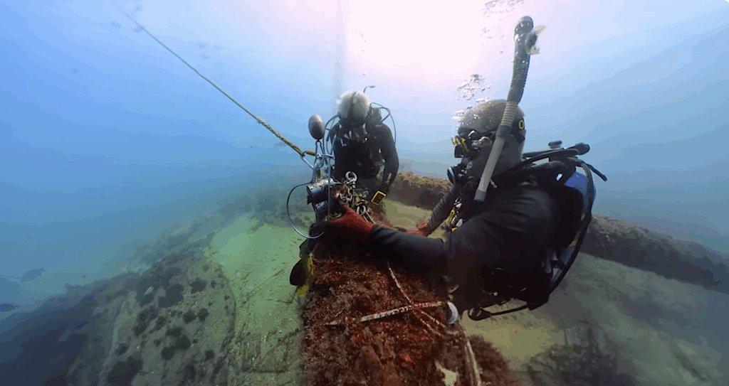 Divers at the Frying Pan Tower.
