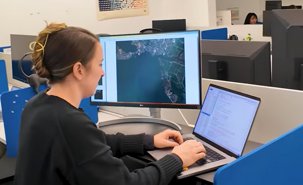 Woman pointing to a computer screen